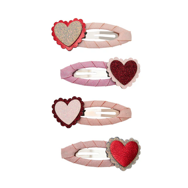 Scalloped heart clic clacs